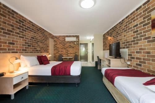 Standard Twin Suite