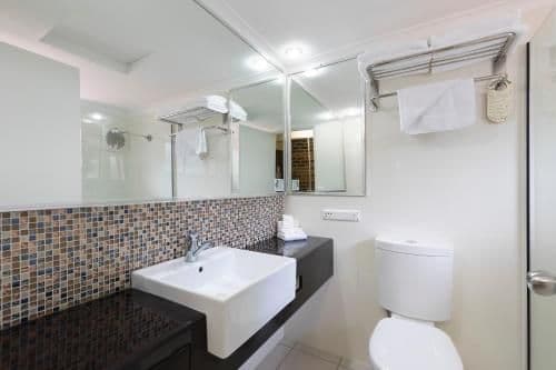 Standard Twin Suite