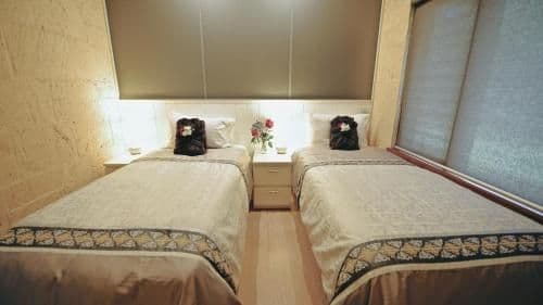 Juniper - Luxury Two-Bedroom Villa with Hot Tub