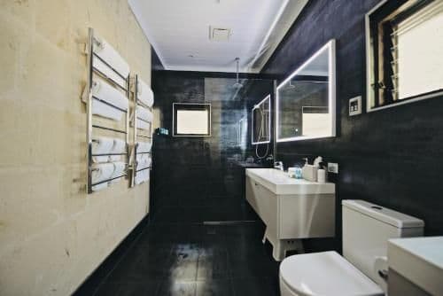 Juniper - Luxury Two-Bedroom Villa with Hot Tub