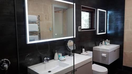 Juniper - Luxury Two-Bedroom Villa with Hot Tub