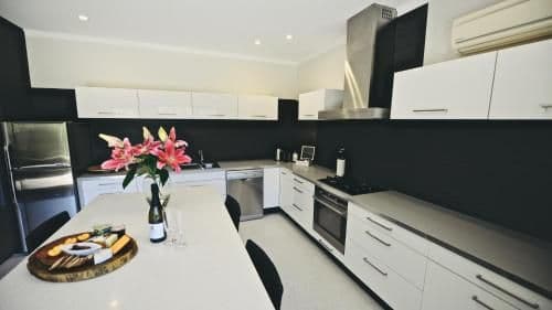 Juniper - Luxury Two-Bedroom Villa with Hot Tub
