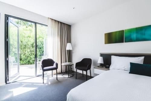 Bauer King Room