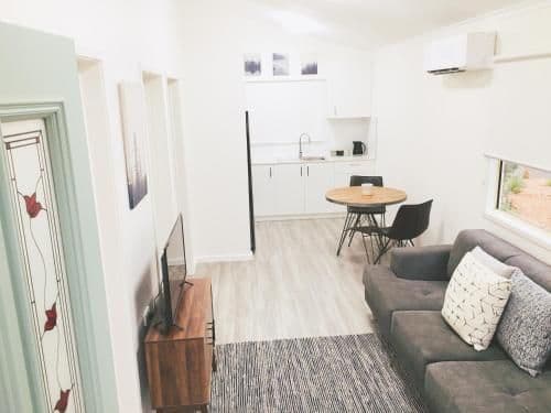 Hometown Cabin (Sleeps 4)