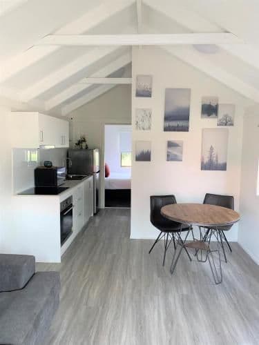 Hometown Cabin (Sleeps 2)