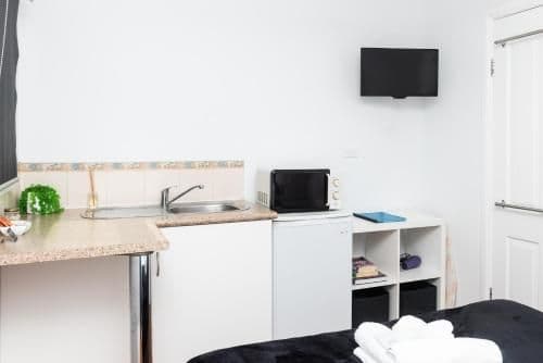 Private Double Room Share Bathroom (not pet friendly)