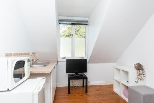 Private Double Room Share Bathroom (not pet friendly)