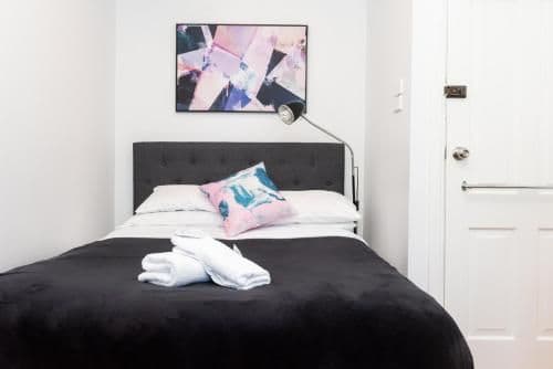Private Double Room Share Bathroom (not pet friendly)