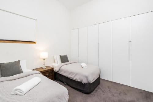 Three-Bedroom Loft Apartment - Butter Factory #12