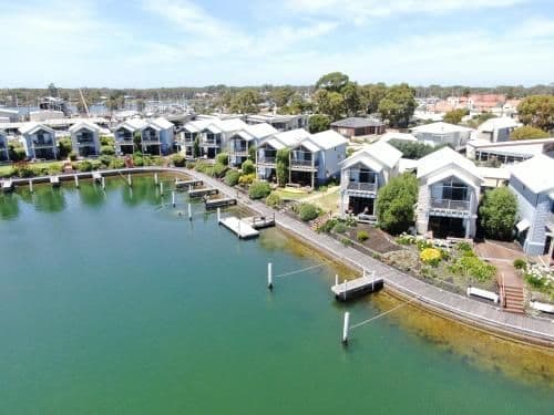 Three-Bedroom Apartment - Water Front