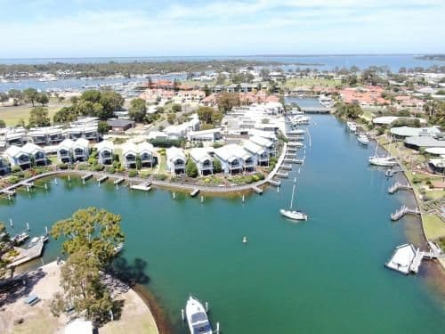 Three-Bedroom Apartment - Water Front