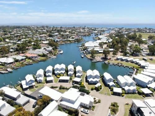 Three-Bedroom Apartment - Water Front