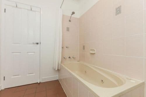 Queen Room with Spa Bath