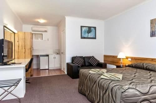 Queen Room with Spa Bath