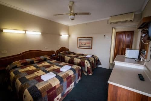 Standard Queen Room with Single Bed