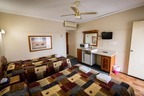 Standard Queen Room with Single Bed