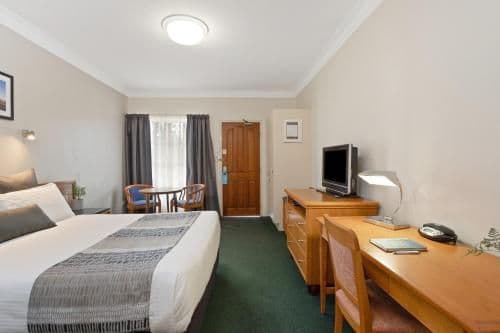 Standard Queen Room