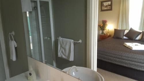 Deluxe King Suite