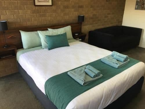 Deluxe Queen Room
