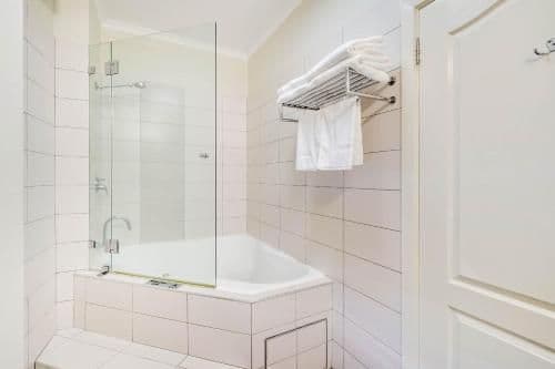 Deluxe King Spa Room