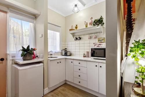 Deluxe Queen Suite