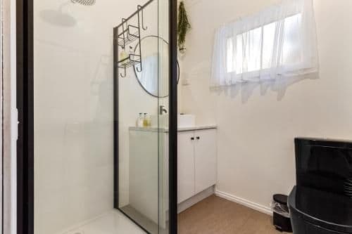 Deluxe Queen Suite