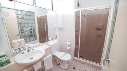 Deluxe Queen Room with Spa Bath