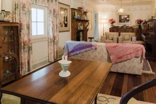 Deluxe Queen Suite