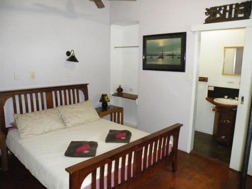 Standard Queen Room with Balcony (1)