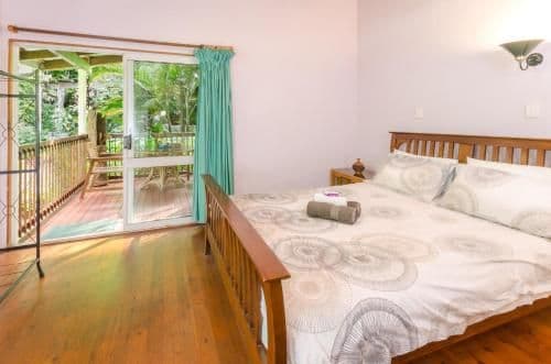 Standard Queen Room with Balcony (1)