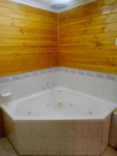 Deluxe Suite with Spa Bath