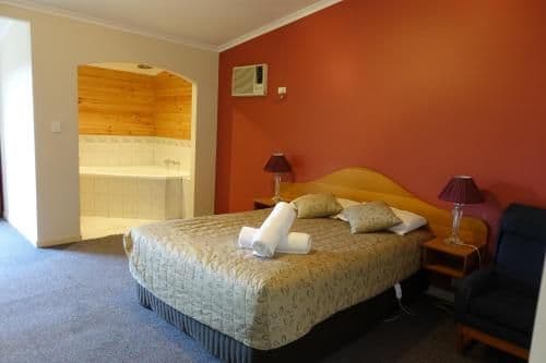 Deluxe Suite with Spa Bath