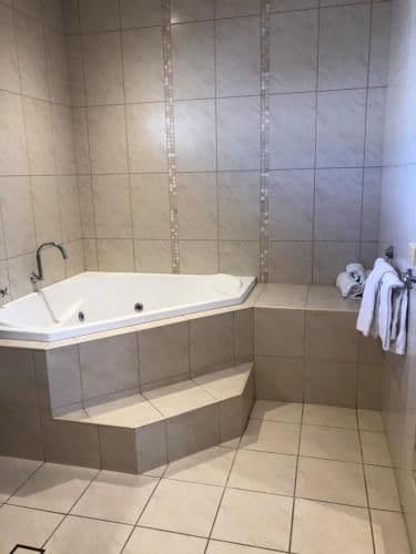 King Room with Spa Bath