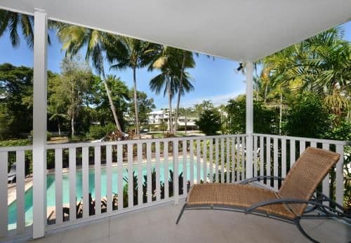 Apartment with Pool View 