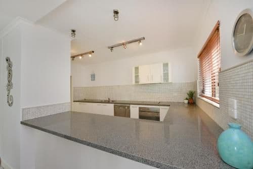Apartment with Pool View 