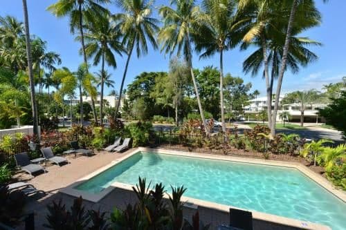 Apartment with Pool View 