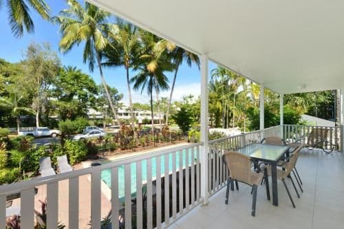 Apartment with Pool View 