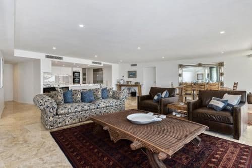 Superior Three-Bedroom Three-Bathroom Apartment with Ocean View