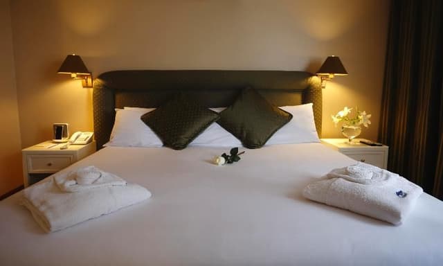 JUNIOR SUITE KING SIZE BED