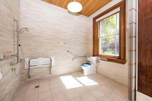 Queen Room - Disability Access - Suite 5