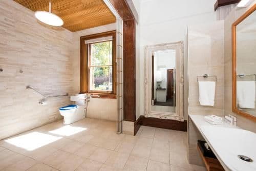 Queen Room - Disability Access - Suite 5