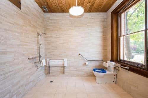 Queen Room - Disability Access - Suite 5