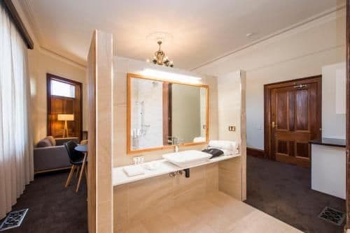 Queen Room - Disability Access - Suite 5