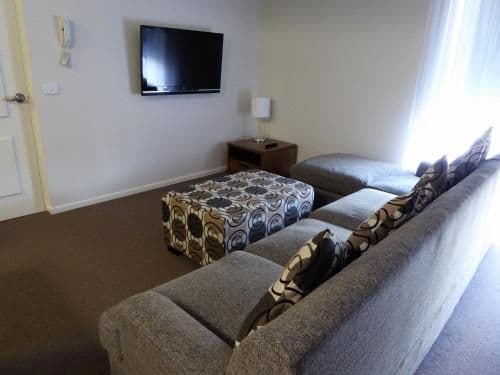 Superior Two-Bedroom Apartment - Courtyard Access