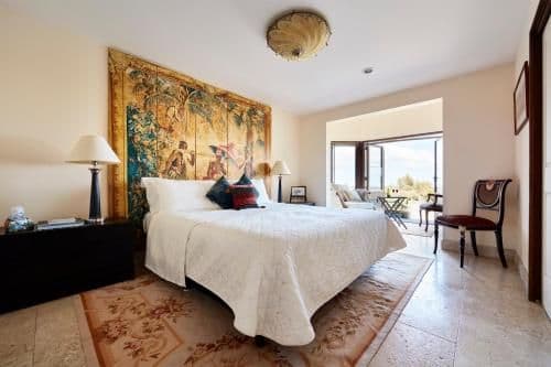 King Suite with Patio - Turquoise