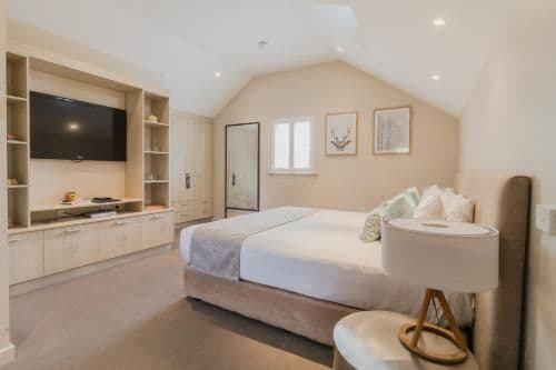 One-Bedroom Studio