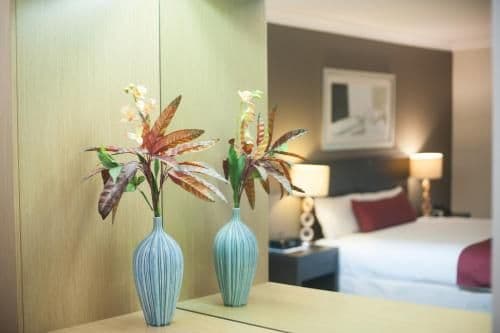 Deluxe Queen Suite with Kitchen and Pool View