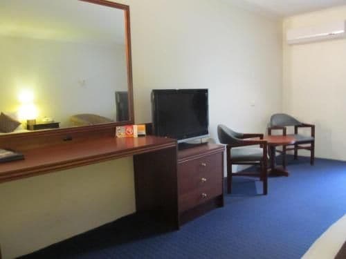 Queen Suite with Spa Bath