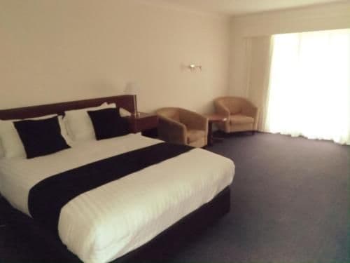 Queen Suite with Spa Bath