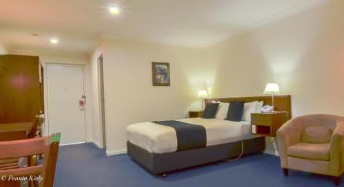 Queen Suite with Spa Bath